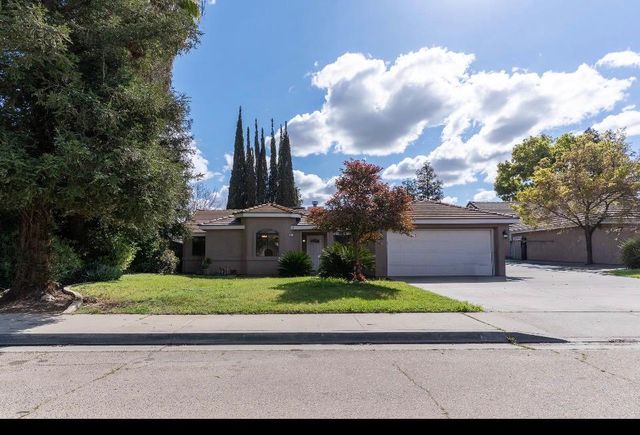 2019 Oak Street, Selma, CA 93662