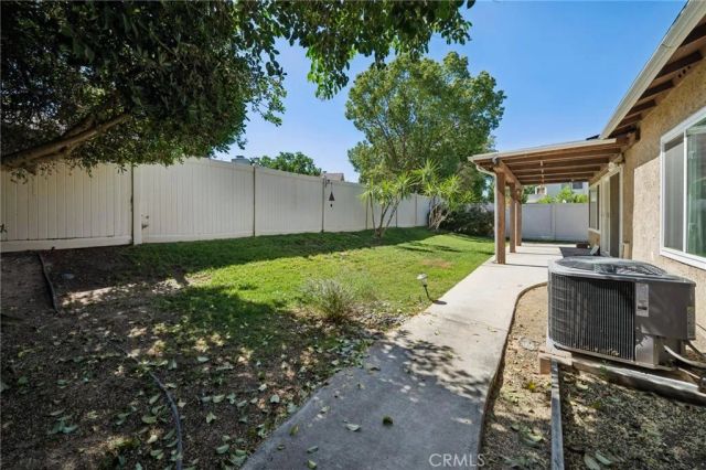 25333 Via Dona Christa, Valencia, CA 91355