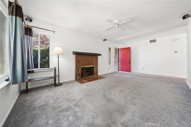 25333 Via Dona Christa, Valencia, CA 91355