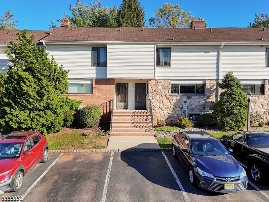 897 Merritt Dr D, Hillsborough Twp., NJ 08844