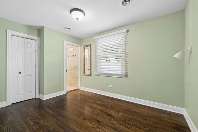 241 W Quincy Street, Westmont, IL 60559