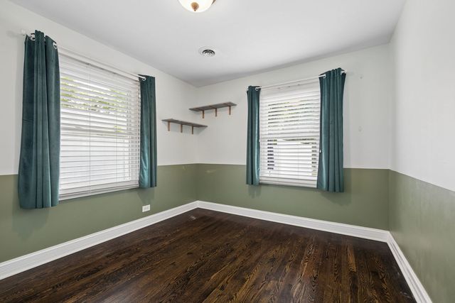 241 W Quincy Street, Westmont, IL 60559