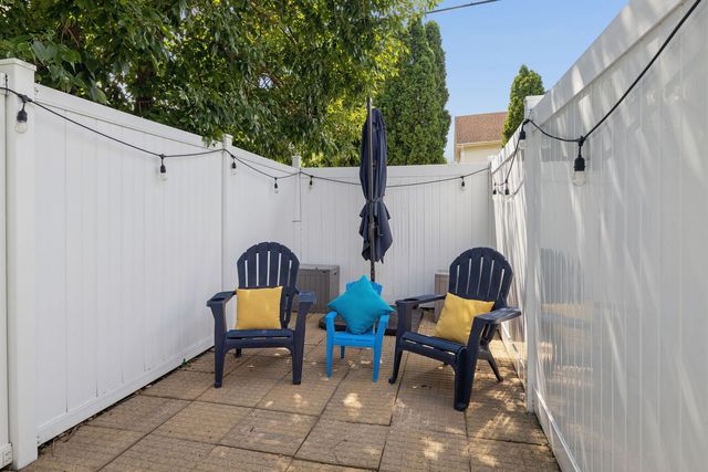 241 W Quincy Street, Westmont, IL 60559