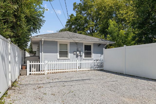 241 W Quincy Street, Westmont, IL 60559