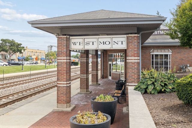 241 W Quincy Street, Westmont, IL 60559