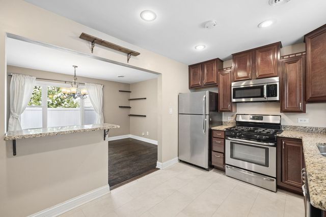 241 W Quincy Street, Westmont, IL 60559