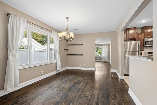 241 W Quincy Street, Westmont, IL 60559