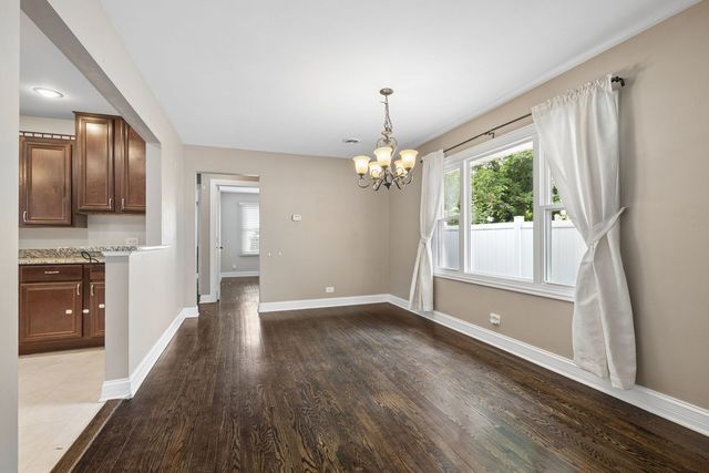 241 W Quincy Street, Westmont, IL 60559