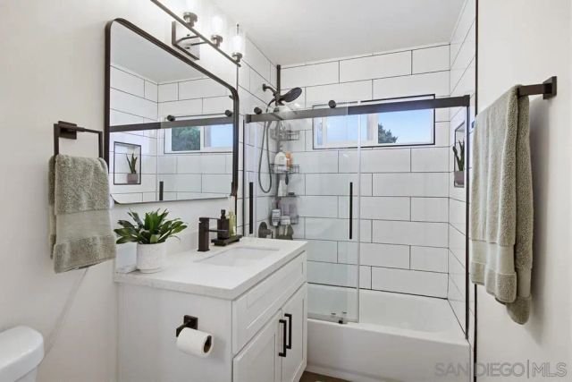 6354 Celia Vista, San Diego, CA 92115