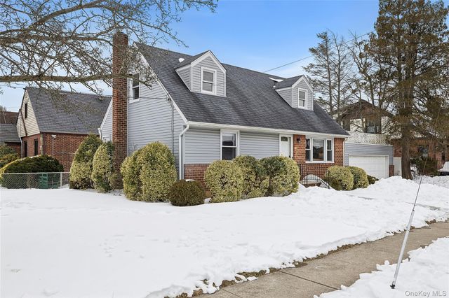 136 3rd Street, New Hyde Park, NY 11040