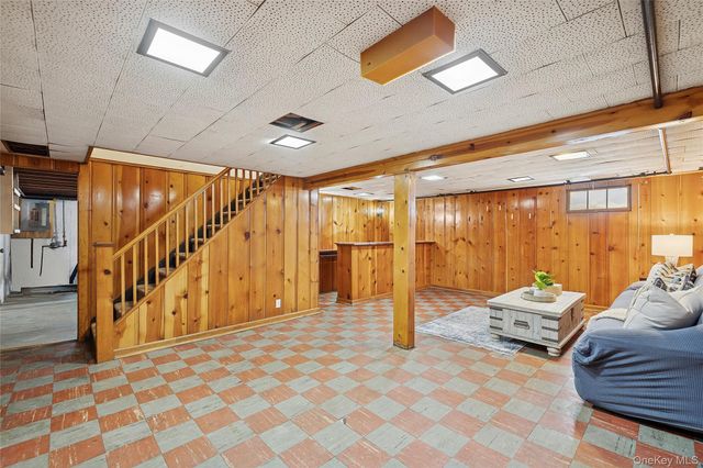 136 3rd Street, New Hyde Park, NY 11040