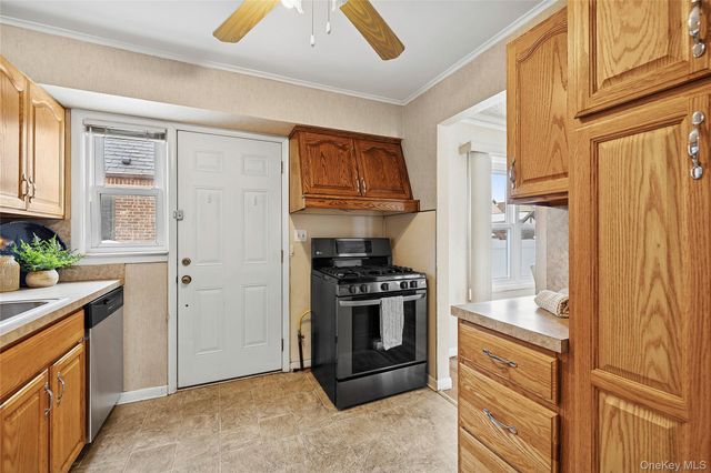 136 3rd Street, New Hyde Park, NY 11040