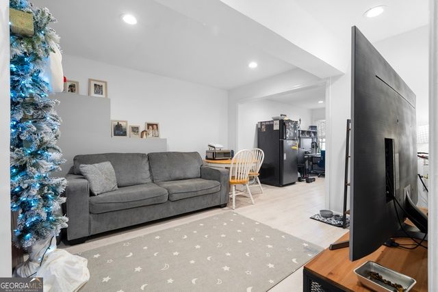 1028 Deer Hollow Drive, Woodstock, GA 30189