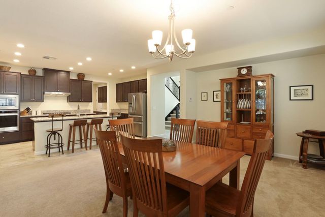 827 River Pointe Cir, Oakdale, CA 95361