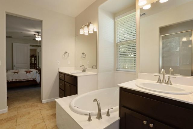 827 River Pointe Cir, Oakdale, CA 95361