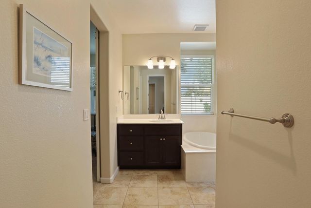 827 River Pointe Cir, Oakdale, CA 95361