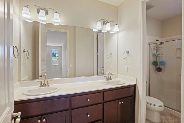 827 River Pointe Cir, Oakdale, CA 95361