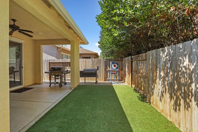 827 River Pointe Cir, Oakdale, CA 95361