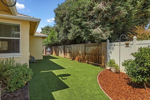 827 River Pointe Cir, Oakdale, CA 95361