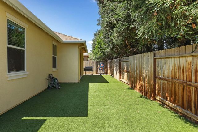 827 River Pointe Cir, Oakdale, CA 95361