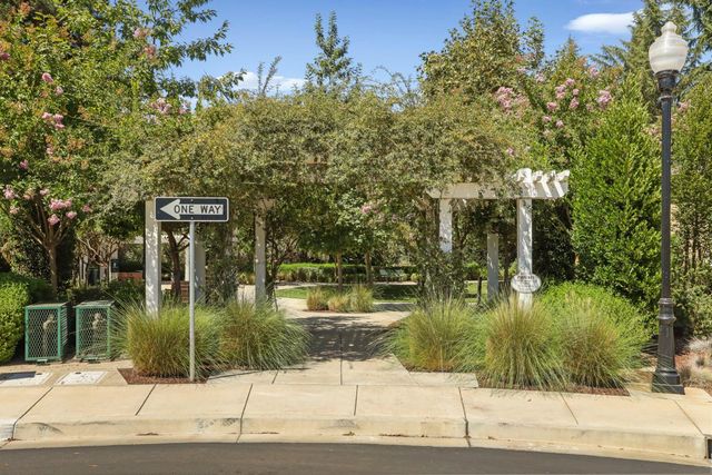 827 River Pointe Cir, Oakdale, CA 95361