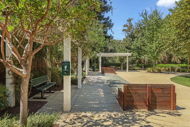 827 River Pointe Cir, Oakdale, CA 95361