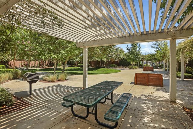 827 River Pointe Cir, Oakdale, CA 95361