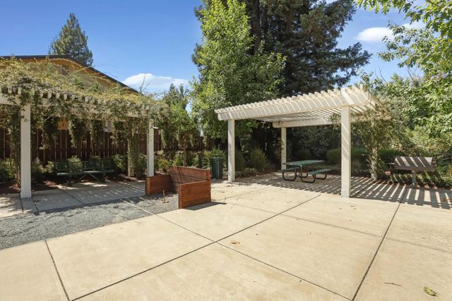 827 River Pointe Cir, Oakdale, CA 95361