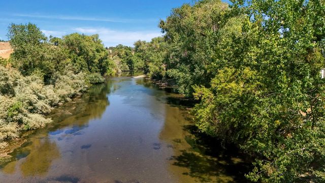 827 River Pointe Cir, Oakdale, CA 95361