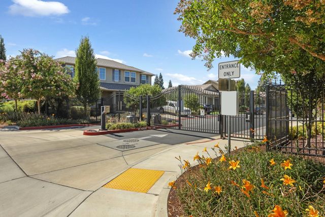 827 River Pointe Cir, Oakdale, CA 95361