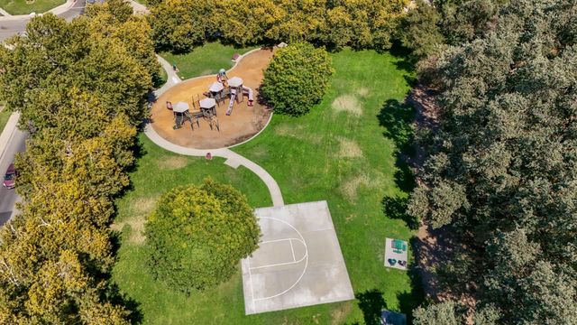 827 River Pointe Cir, Oakdale, CA 95361