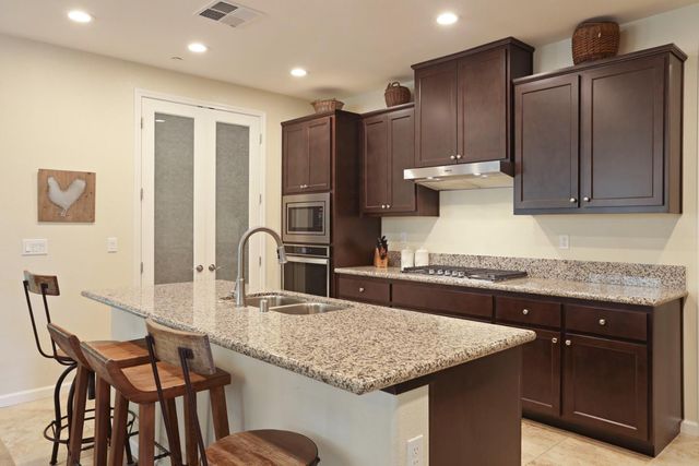 827 River Pointe Cir, Oakdale, CA 95361