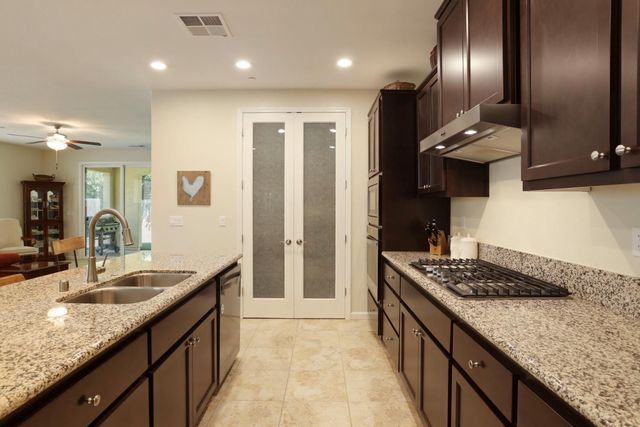 827 River Pointe Cir, Oakdale, CA 95361