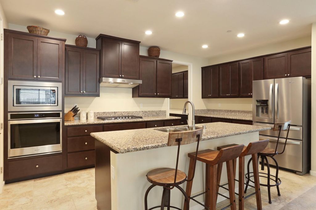 827 River Pointe Cir, Oakdale, CA 95361