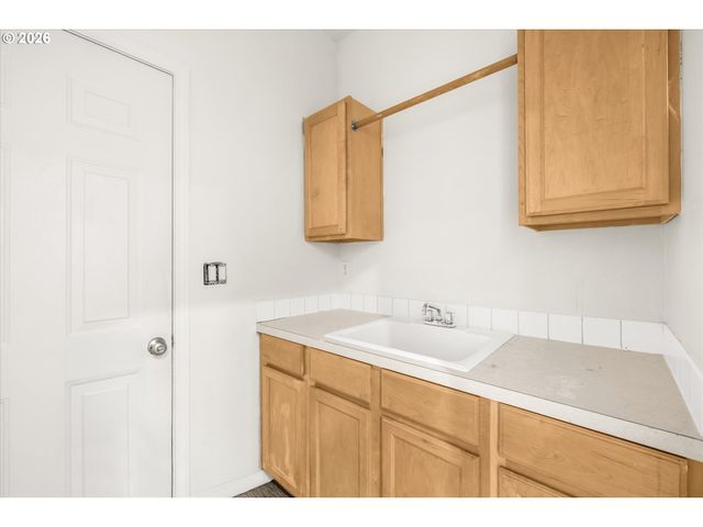 13440 Se RUSCLIFF Rd, Milwaukie, OR 97222