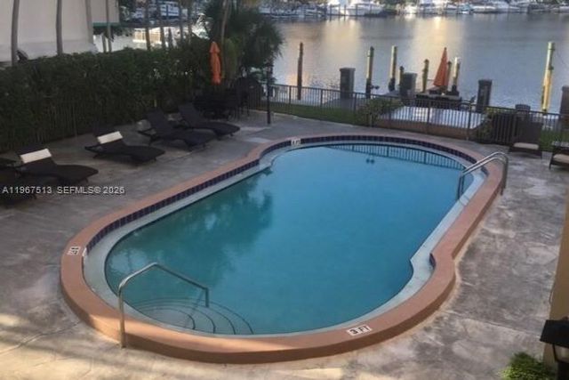 2420 Diana Dr 202, Hallandale Beach, FL 33009