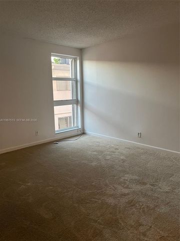 2420 Diana Dr 202, Hallandale Beach, FL 33009