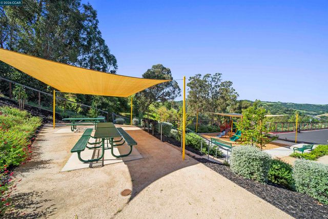 313 Laurel Knoll Dr, Martinez, CA 94553