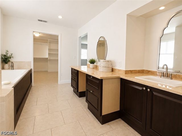 8512 Chatham ST, Fort Myers, FL 39907