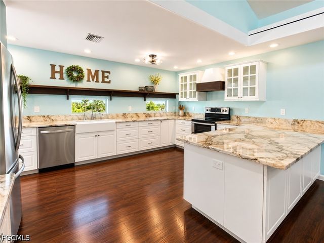 8512 Chatham ST, Fort Myers, FL 39907