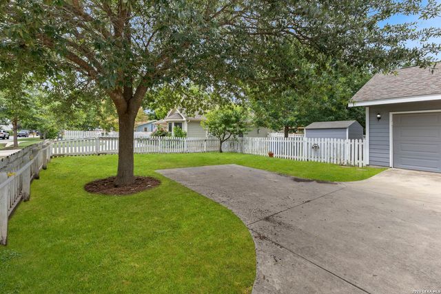 1405 AZALEA LN, New Braunfels, TX 78130