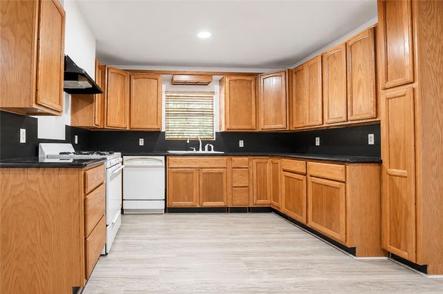 2400 Carrington Street, Bay City, TX 77414