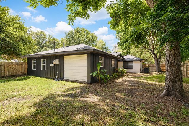 2400 Carrington Street, Bay City, TX 77414