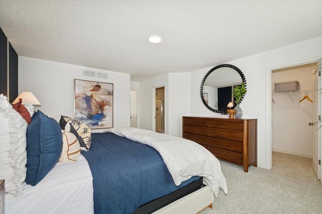 4016 Hayward Avenue N, Oakdale, MN 55128