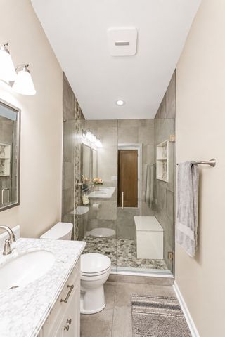 323 Farmhill Circle, Wauconda, IL 60084