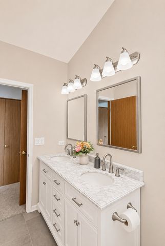 323 Farmhill Circle, Wauconda, IL 60084