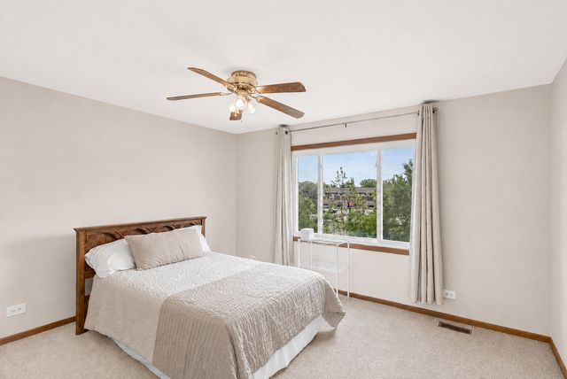 323 Farmhill Circle, Wauconda, IL 60084