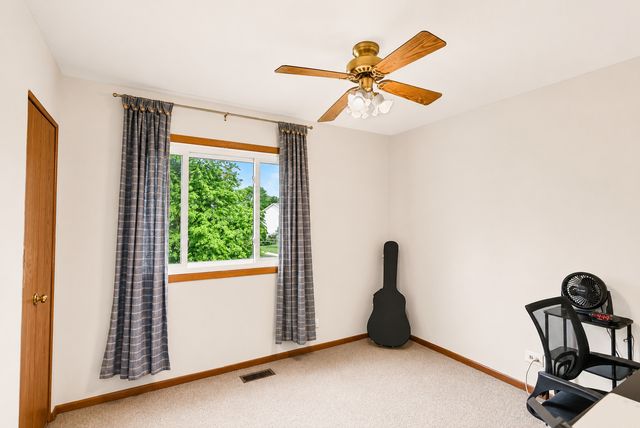 323 Farmhill Circle, Wauconda, IL 60084