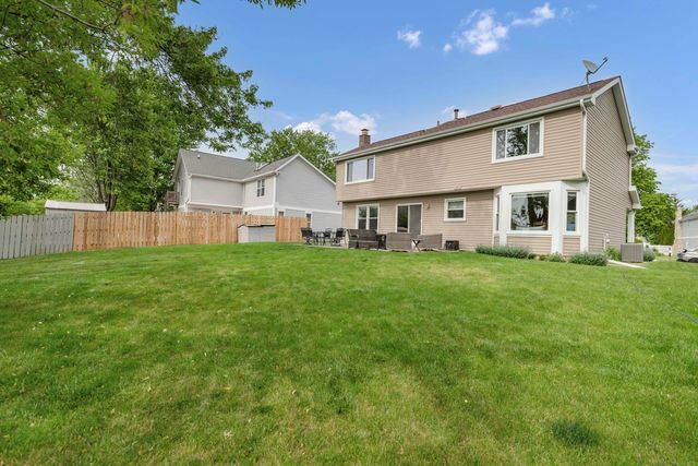323 Farmhill Circle, Wauconda, IL 60084