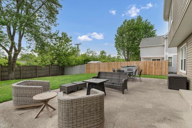 323 Farmhill Circle, Wauconda, IL 60084